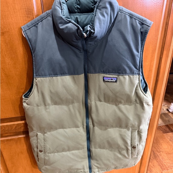 Patagonia Other - Reversible Patagonia Green and Olive Puffer Vest